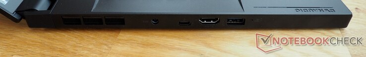 Lado esquerdo: Fonte de energia, Thunderbolt 4, HDMI 2.1, USB-A 3.2 Gen 2