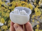 Análise do Huawei FreeBuds 6i Notebookcheck (Fonte da imagem: Marcus Herbrich)