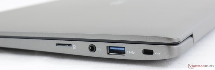 Right: MicroSD reader, 3.5 mm combo audio, USB 3.1 Type-A, Kensington Lock