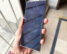 O Samsung Galaxy S24 Ultra já está apresentando uma descoloração inestética da tela para alguns usuários (Fonte da imagem: @xeetechcare, X)