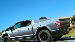 O Cybertruck já brincou de se vestir como uma F-150 (imagem: Greggertruck)