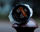O Forerunner 165 é um dos cinco smartwatches Forerunner elegíveis para receber a versão 25.04 do software. (Fonte da imagem: Garmin)