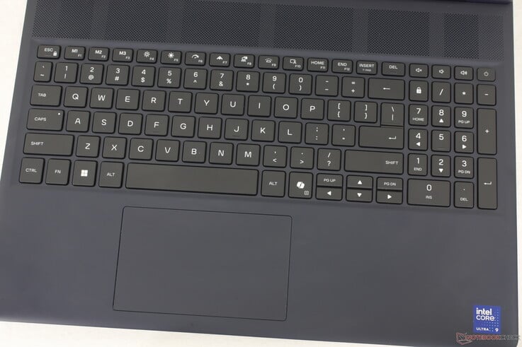Teclado RGB de zona única para economizar nos custos e para separar o modelo da série Area-51, que é mais cara