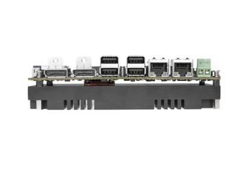 O MS-CF19 SBC oferece uma seleção saudável de E/S. (Fonte da imagem: MSI)
