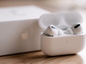 Os AirPods Pro 2 poderiam se parecer mais com os Beats Studio Buds do que com os atuais AirPods Pro. (Fonte da imagem: David Levêque)