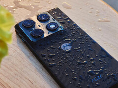 O Razr Fold em uma de suas duas cores de lançamento.