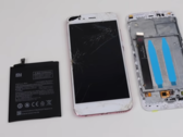 Um smartphone que precisa de reparo. (Fonte: YouTube)
