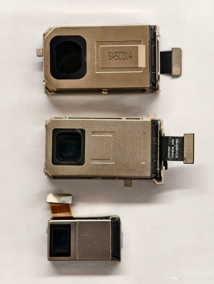 A câmera teleobjetiva do Vivo X200 Ultra é maior que a do X100 Ultra e tem um tamanho típico de um carro-chefe moderno. (Fonte da imagem: Vivo)