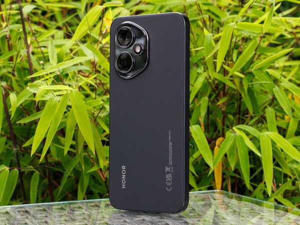 O Honor 400 (foto) receberá um sucessor este ano com algumas especificações importantes inalteradas. (Fonte da imagem: Notebookcheck)