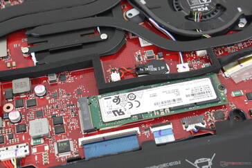O sistema suporta até dois M.2 SSDs em configuração RAID 0
