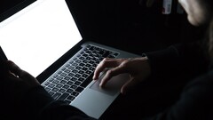 O UNC6692 está explorando os recursos de colaboração externa do Microsoft Teams para se passar por uma equipe de helpdesk de TI e fornecer um pacote de malware personalizado.