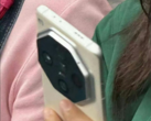 O compartimento da câmera do Oppo Find X7 Pro parece ser colossal (imagem via Weibo)