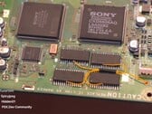 Um PlayStation 1 com um mod de 16 MB de RAM