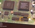 Um PlayStation 1 com um mod de 16 MB de RAM