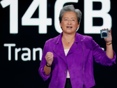 Lisa Su, CEO da AMD, exibindo o MI300 APU (Fonte de imagem: AMD)