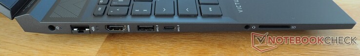 Lado esquerdo: conexão de energia, RJ45-LAN, HDMI 2.1, USB-A 3.0, USB-C 3.0 (incl. DisplayPort), porta de áudio, leitor de cartões