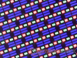 Subpixels RGB nítidos, sem problemas de granulação. O Windows VRR é compatível com até 30 Hz