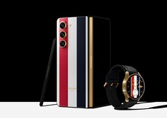 O Galaxy Z Fold5 e o Galaxy Watch6 em suas cores Thom Browne Edition. (Fonte da imagem: Samsung)