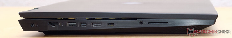 Entrada DC, RJ45 GigabitLAN, USB 3.2 Tipo A Gen 1 (sempre ligado), mini DisplayPort, HDMI 2.1, USB Tipo C com Thunderbolt 4 e DisplayPort, conector combinado fone de ouvido/microfone de 3,5 mm, leitor de cartão SD