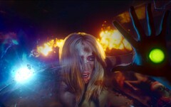 Captura de tela do Judas mostrando uma mulher apoiada em um vidro