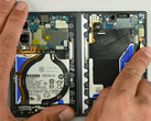 As descobertas da iFixit coincidem em grande parte com as do JerryRigEverything, mas chegam a conclusões diferentes.