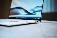 Asus ZenBook S16 I/O (imagem via Notebookcheck)
