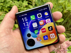 Honor pode estar a apenas um mês de substituir o Magic V Flip, na foto. (Fonte da imagem: Notebookcheck)