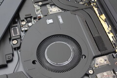 O XPS 16 realmente se destaca quando configurado com o Core Ultra X7, embora exija mais energia e funcione mais alto