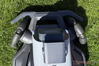 As rodas dianteiras inclinadas dificultam desnecessariamente a vida do Airseekers Tron.