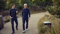 O CEO da Apple, Tim Cook, e seu sucessor, John Ternus.