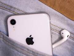 A esmagadora maioria dos adolescentes nos EUA possui um iPhone Apple assim como um par de AirPods (Imagem: Salil Sachdeva)