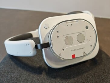 Fone de ouvido Nothing (1) Branco (fonte da imagem: Notebookcheck)