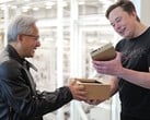 Jensen Huang entrega a Elon Musk um dos primeiros computadores desktop compactos Nvidia DGX Spark do mundo, projetado para o desenvolvimento de modelos de IA. (Fonte da imagem: Nvidia)