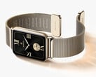 A Xiaomi anunciou oficialmente a Smart Band 10 Pro. Na foto: a versão milanesa dourada do smartwatch.