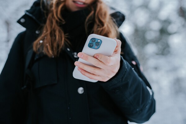 Digitar em um teclado de smartphone não é uma boa experiência (Fonte: Unsplash)