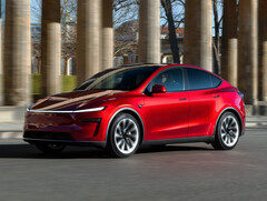 O Tesla Model Y 2026 em movimento na cor Ultra Red. (Fonte da imagem: Tesla)