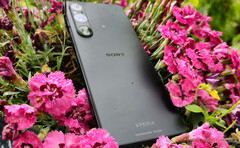 A mais recente atualização do Xperia 1 V da Sony traz alguns recursos importantes para seu único carro-chefe 2023. (Fonte da imagem: Notebookcheck)