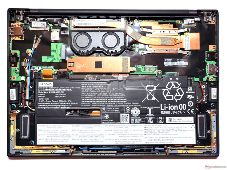 Vista das vísceras: Lenovo ThinkPad X1 Carbon Gen 10