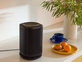 O sistema segue o modelo da Sonos, utilizando uma única aplicação para agrupar divisões, criar pares estéreo, ajustar automaticamente o som à divisão e configurar sistemas surround com barras de som.
