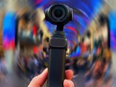 O Insta360 Luna Pro terá uma única câmera (imagem editada do Insta360 Luna Ultra).