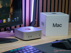 Espera-se que o próximo Mac mini mantenha o mesmo design da edição de 2024 retratada aqui. (Fonte da imagem: Notebookcheck)