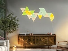 O Módulo de Iluminação de Parede Philips Hue se conectará a painéis Nanoleaf compatíveis, conforme mostrado.
