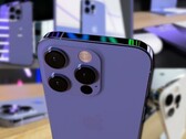 Os renderings não oficiais do iPhone 14 Pro e do iPhone 14 Pro Max parecem ser o verdadeiro negócio. (Fonte de imagem: @atuos_user - editado)