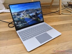 Acabamos de desperdiçar $900 no Laptop Surface Go para que você não precisasse