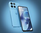 O Moto G17 está disponível em três cores, incluindo azul claro.