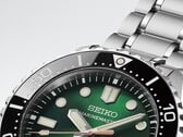 Close-up do Seiko Marinemaster HBF003J1 mostrando o seu mostrador verde com acabamento sunburst,