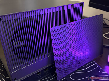 A capa à prova de poeira incluída para a parte traseira do NAS