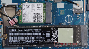 O controlador da SSD é resfriado passivamente no gabinete