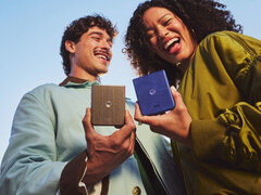 O Razr 70 Ultra tem 7,19 mm de espessura e pesa 199 g.