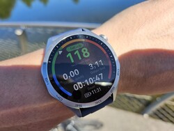 Huawei Watch GT 4 durante o ciclismo.